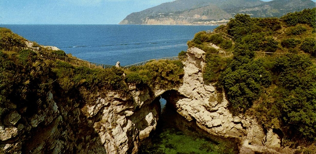 Queen Joan's baths (Bagni della regina Giovanna)